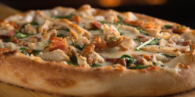 Gluten-Free Chicken Alfredo Pizza