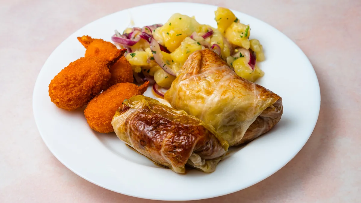 Sarme, krabe i krompir salata