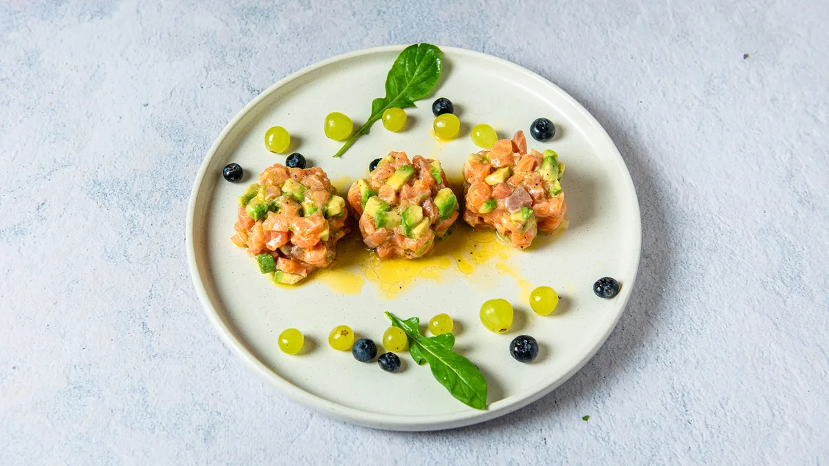 Tartar Salmoni me Avokado