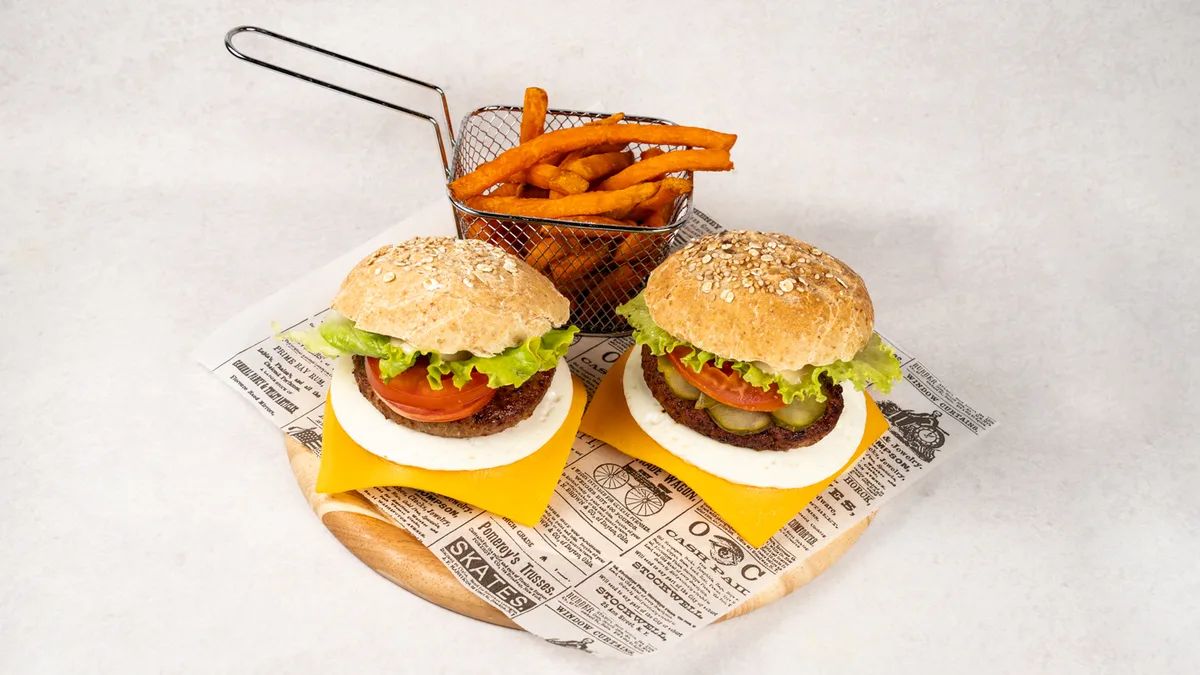 Burgeri s purećim pljeskavicama i batat