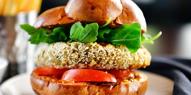 Crispy Chickpea and Eggplant Burger Boxed Lunch