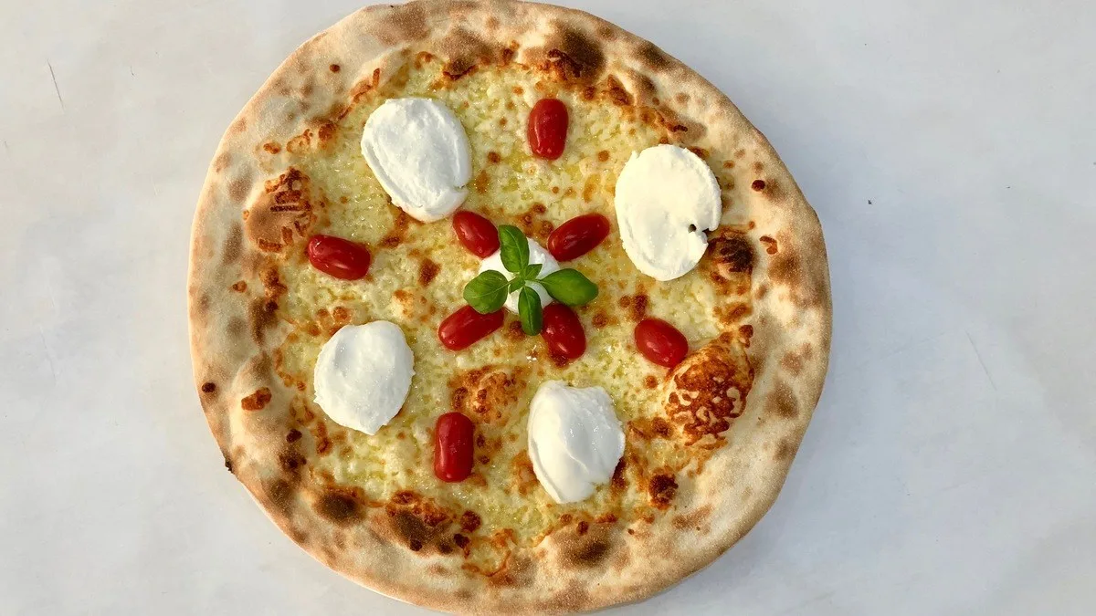 Pizza Caprese