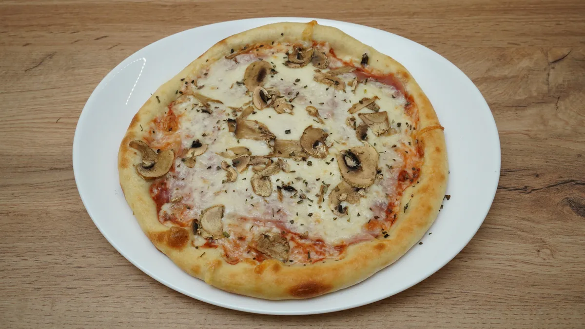 Capricciosa pizza 22cm + Pepsi 0.33l