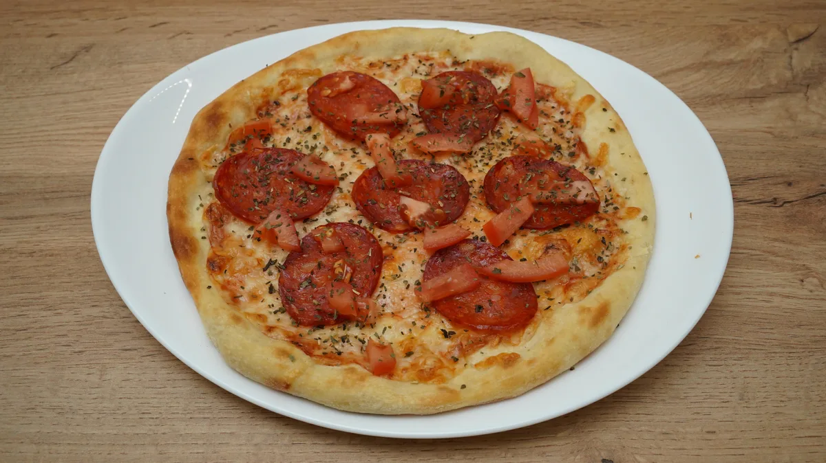 Pepperoni pizza 37cm + 2x Pepsi 0.33l