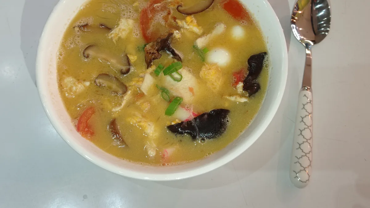 酸辣牛肉粉丝汤 Savanyú csípős üvegtészta leves marhahússal