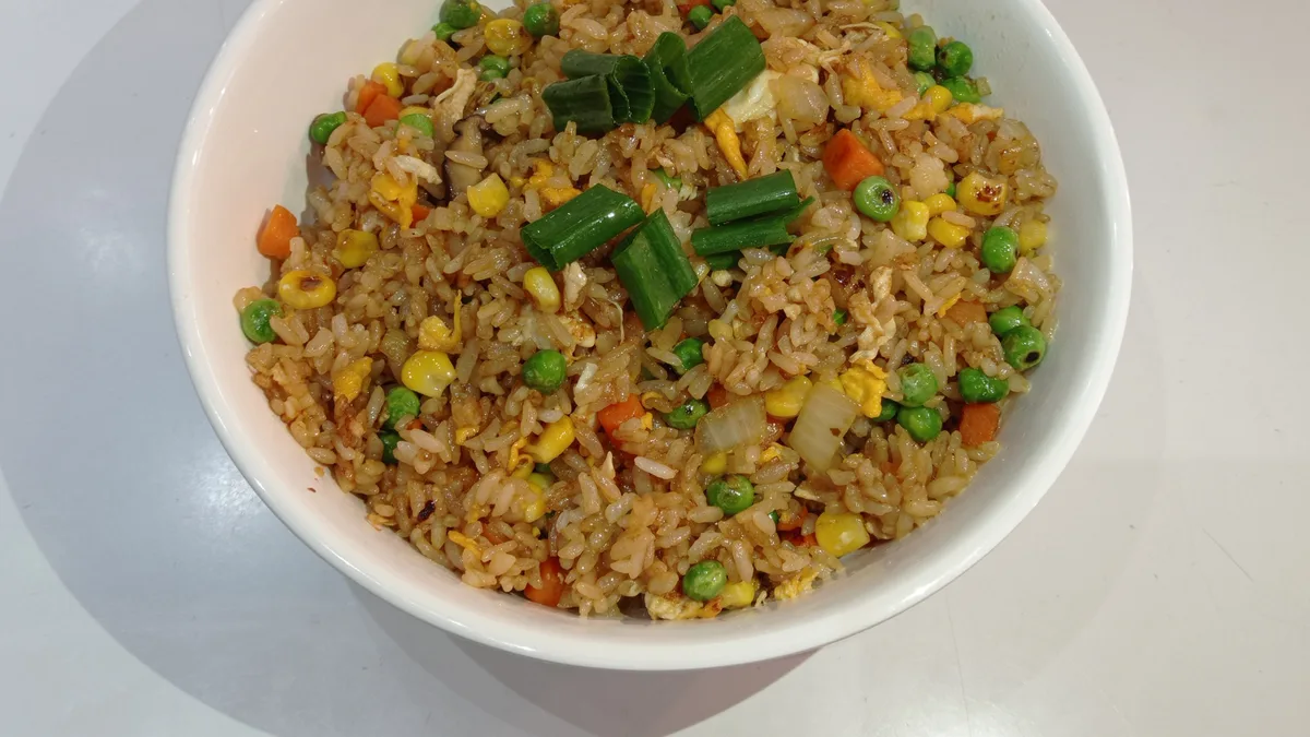 Pirított rizs tojással 蛋炒饭
