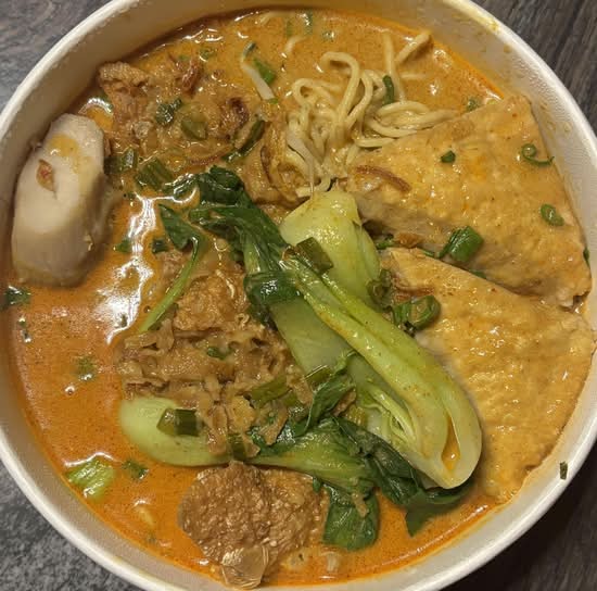 Yong Tofu (Curry) / Noodle Soup