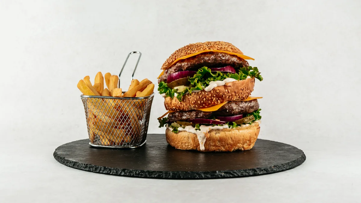 Dupli Cheeseburger Tomin - 260g +GRATIS pomfrit 🍟🍔