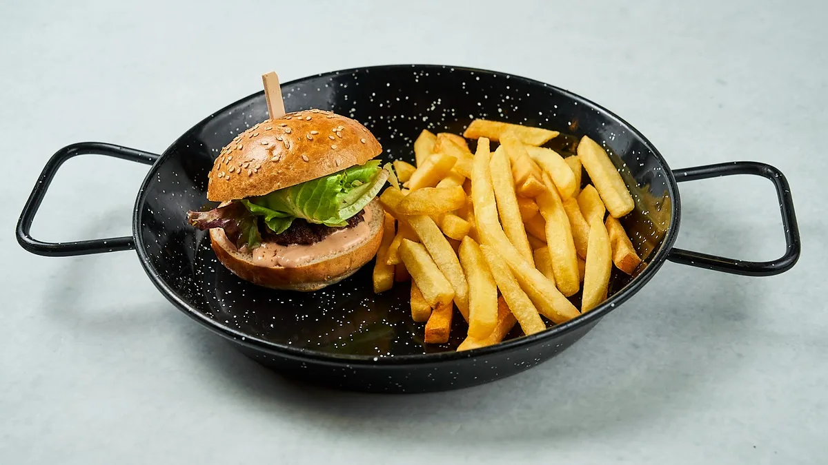 Mini burger s prilogom