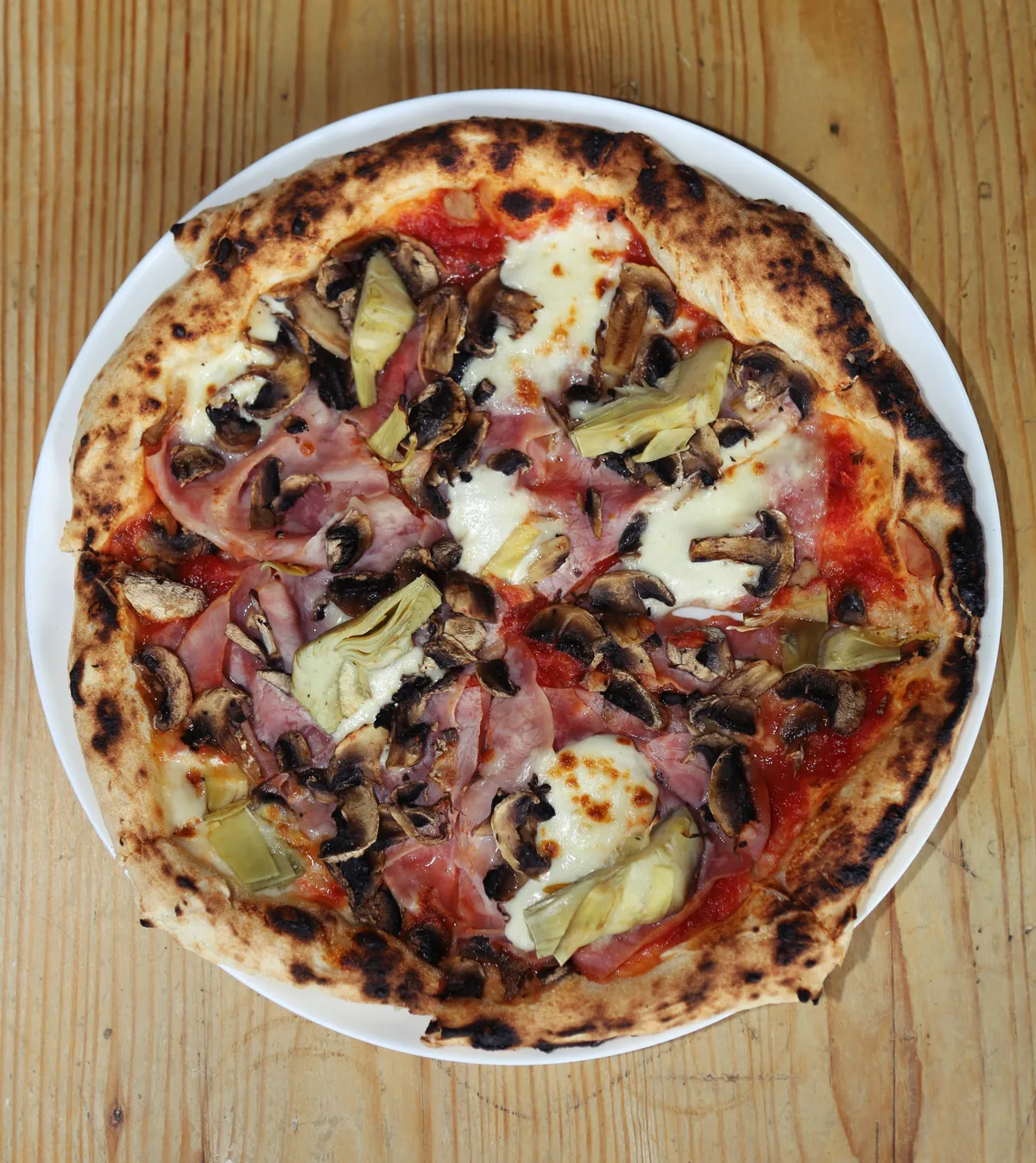 Pizza capricciosa