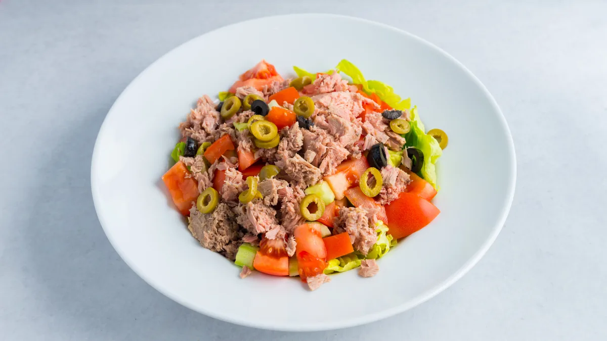 Salata sa tunjevinom
