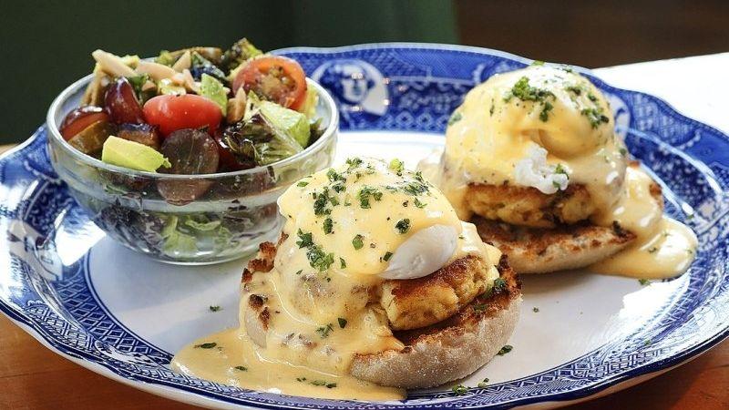 Crab Cake Eggs Benedict