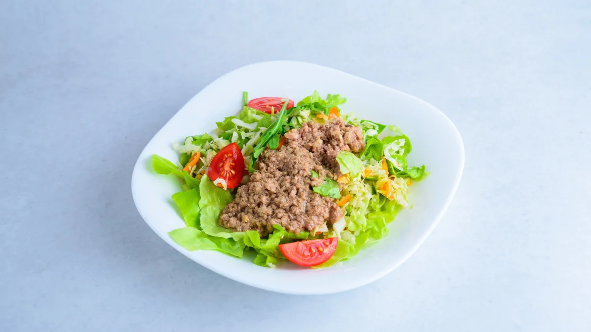 Salata tunjevina pasulj