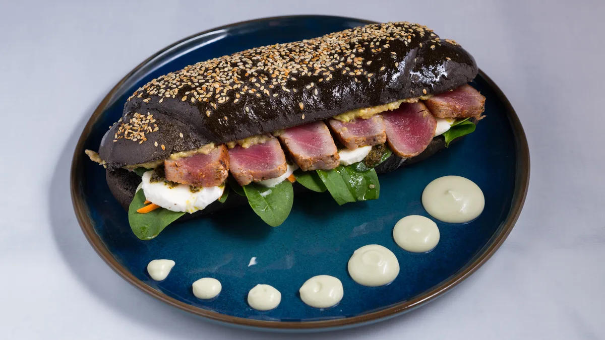 Pesto tuna sendvič