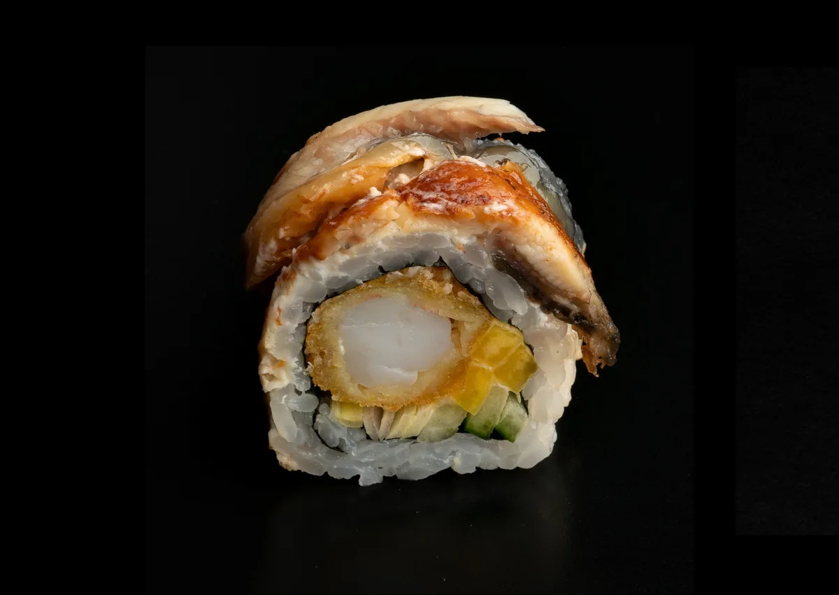 Uramaki gold krewetka w tempurze otulona węgorzem 8 szt.