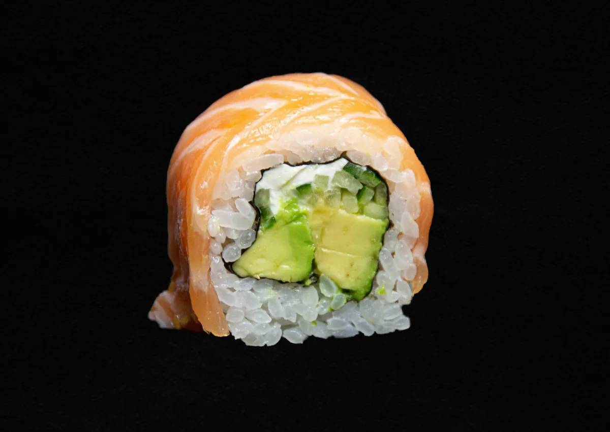 Uramaki gold łosoś z kawiorem 8 szt.