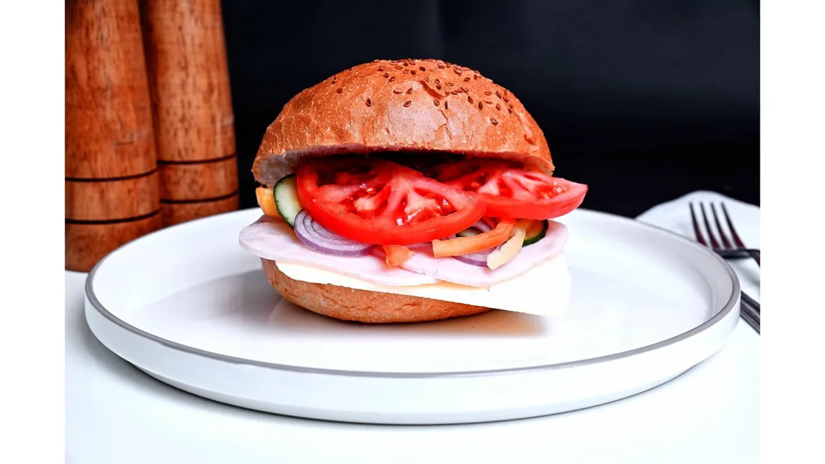 Sandwich Șuncă Piept de Pui