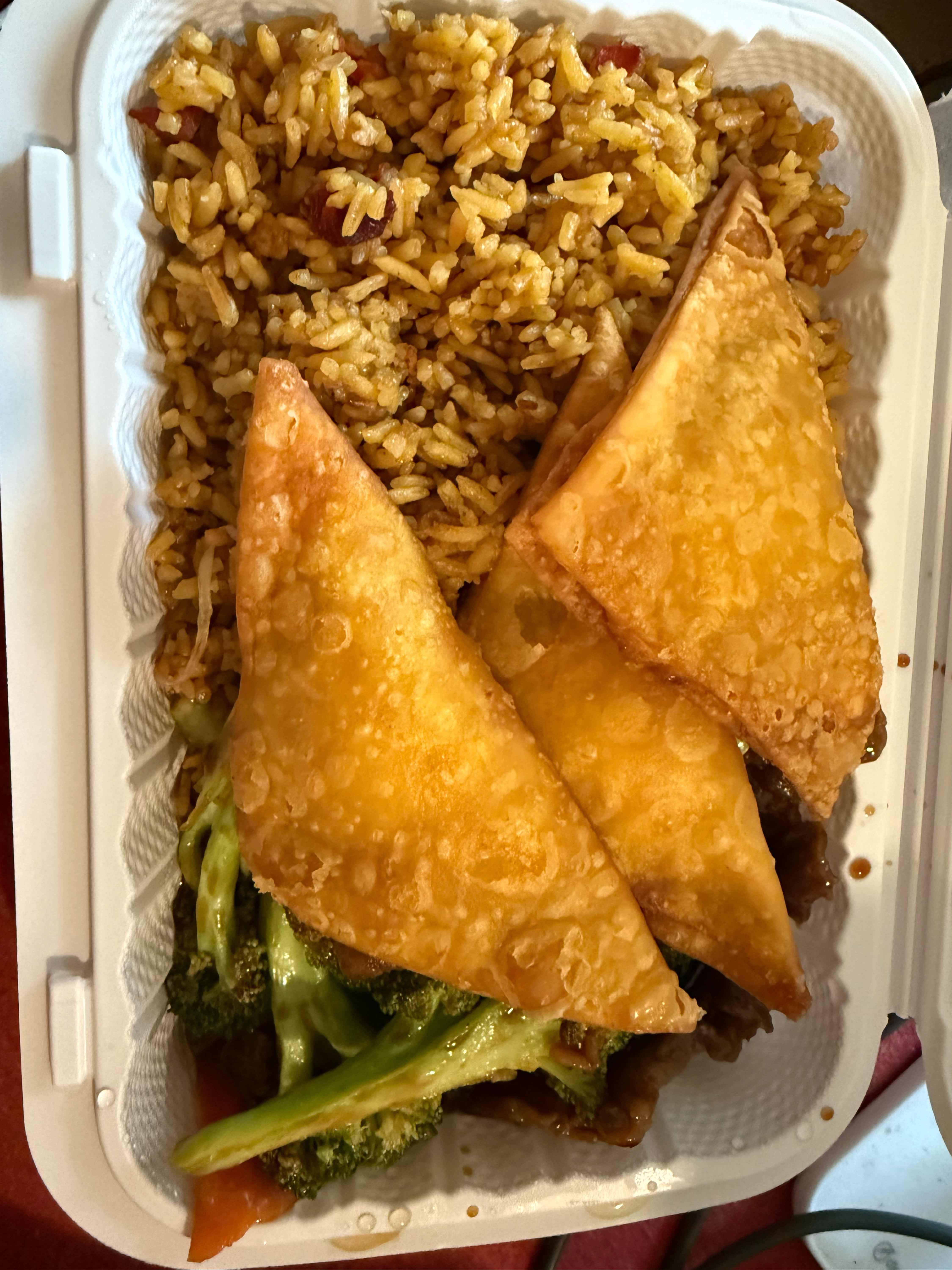L33. Beef W. Broccoli and Crab Rangoon