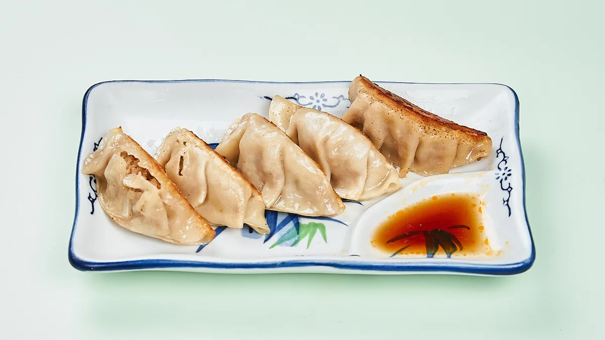 V6. Yaki Gyoza