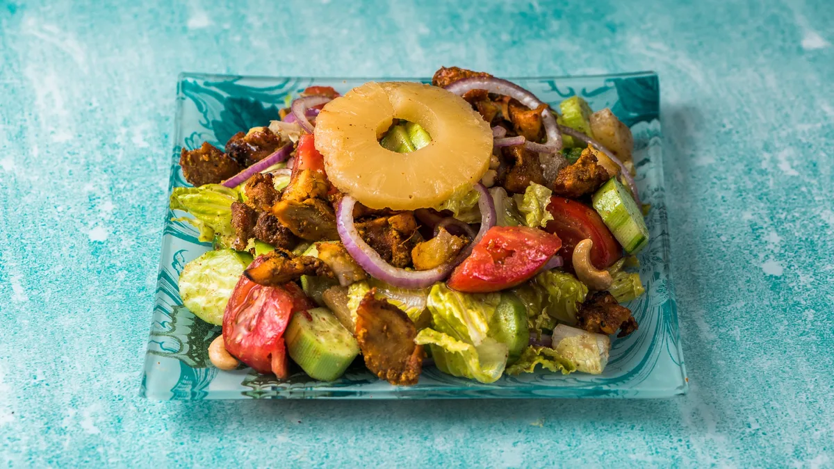 Chicken Cashews και Pineapple Salad