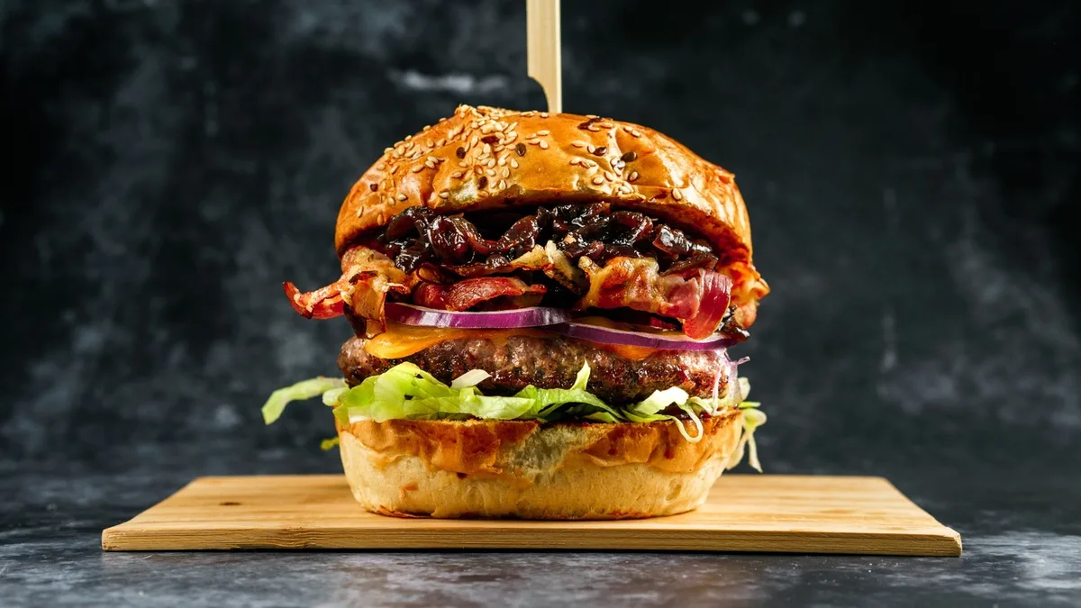 BBQ burger + pommes 🍔 + 🍟