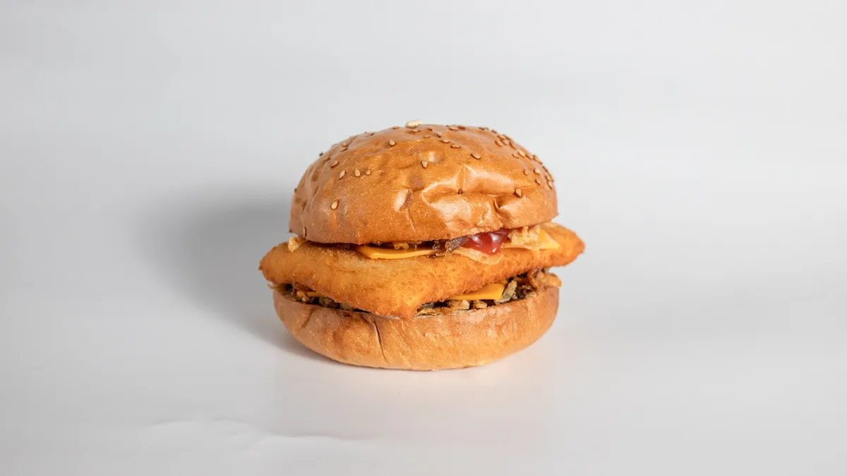 Miniburger s vyprážaným syrom