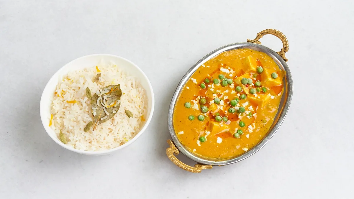 M7 Mutter Paneer