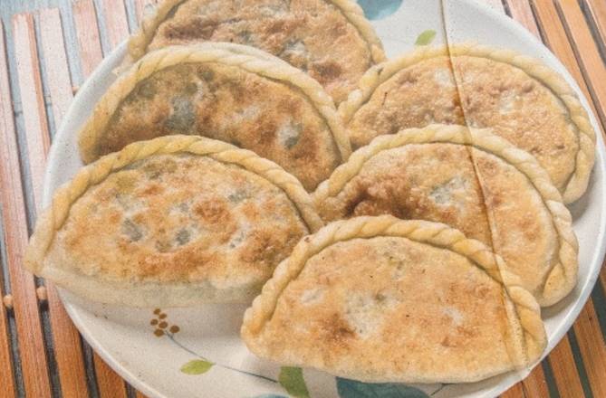Chives Turnover (6pcs) 韭菜盒子 (6個)