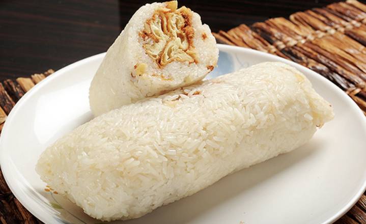 Salty Sticky Rice Roll with Egg 鹹飯糰加蛋