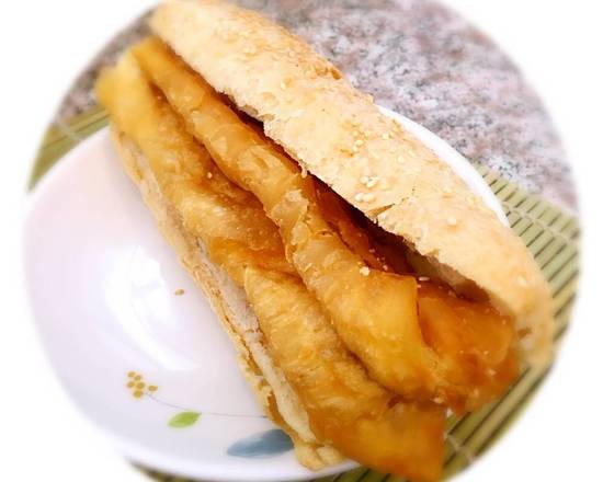 Sesame Biscuit W/Fried Dough Stick 臺式芝麻燒餅夾油條