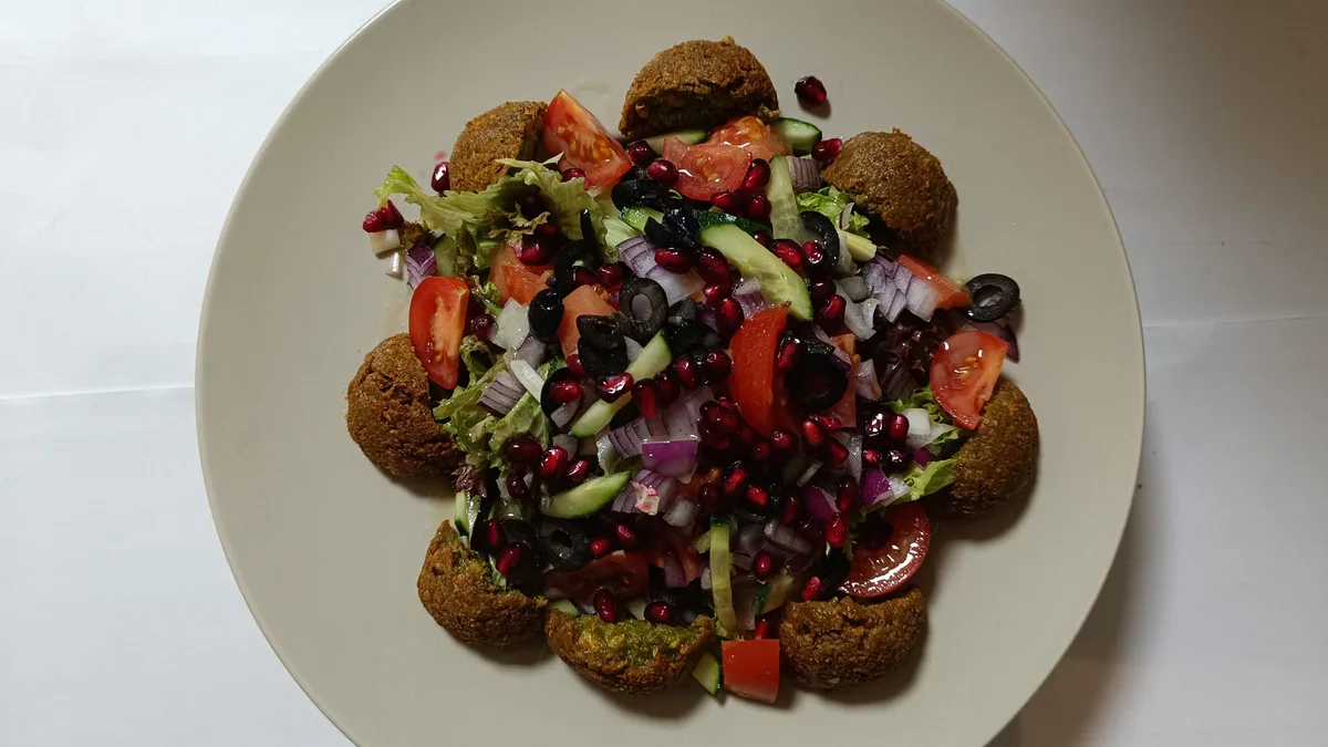 Falafel salata