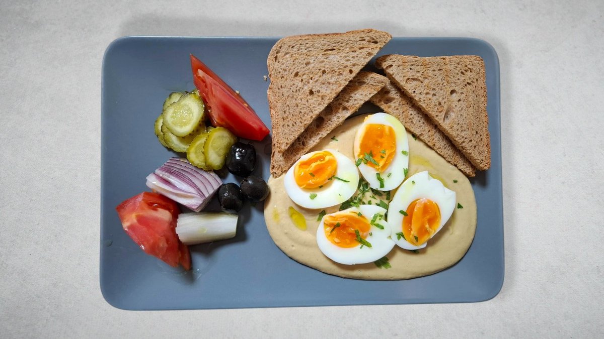 Humus doručak sa jajima
