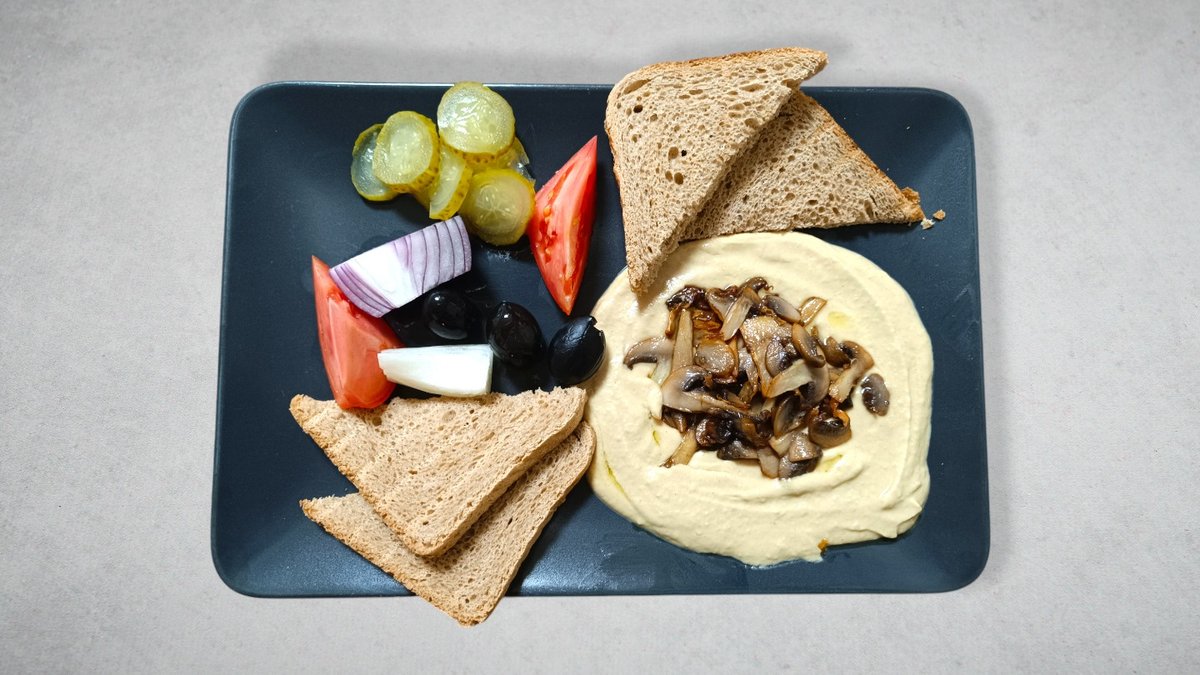 Humus doručak sa pečurkama
