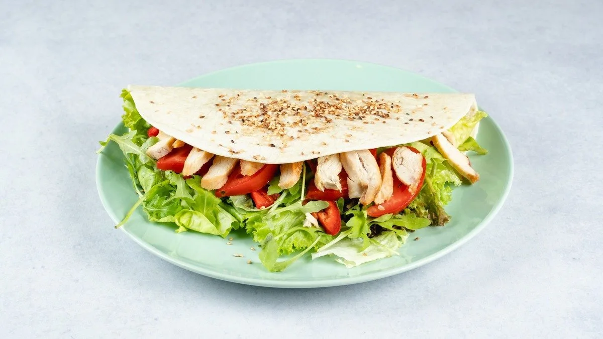 Tortilja pileća salata