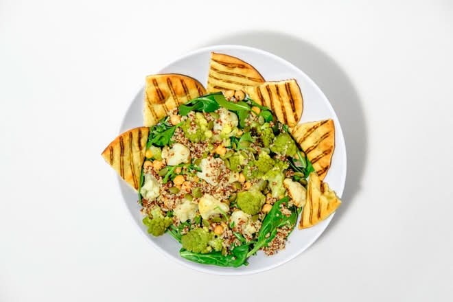 roasted cauliflower and quinoa salad (v)