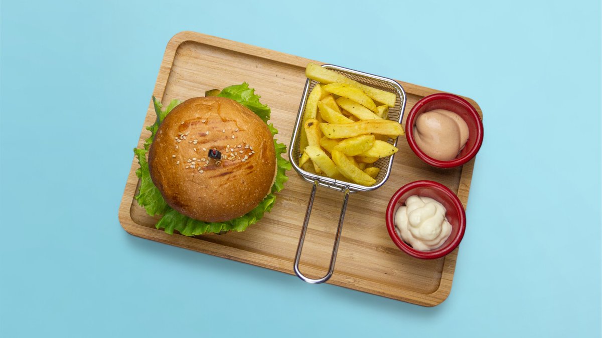 Burger Me Qofte Shtepie dhe Patate