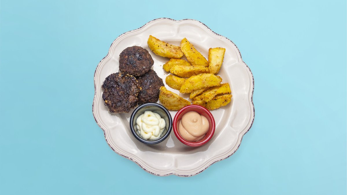 Qofte Shtëpie and Patate Furre