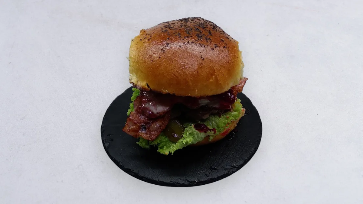 Burger opona wielosezonowa