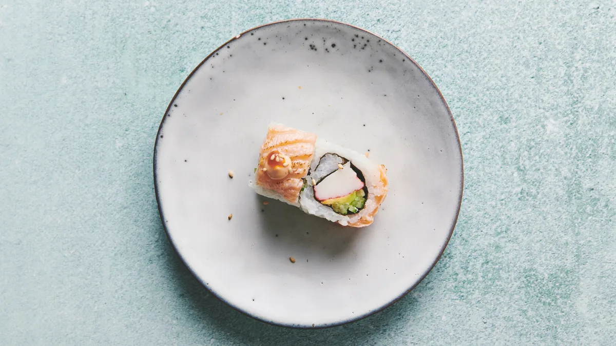 Special Maki Kanikama Deluxe Flamberet Laks Roll