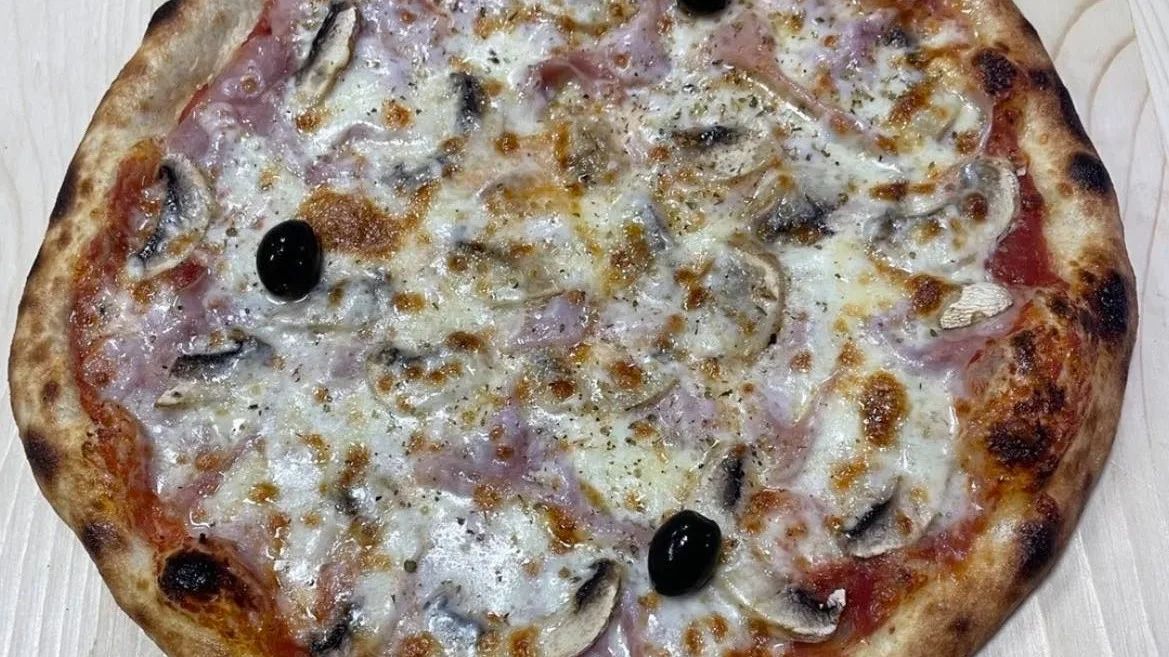 Capricciosa pizza 32cm