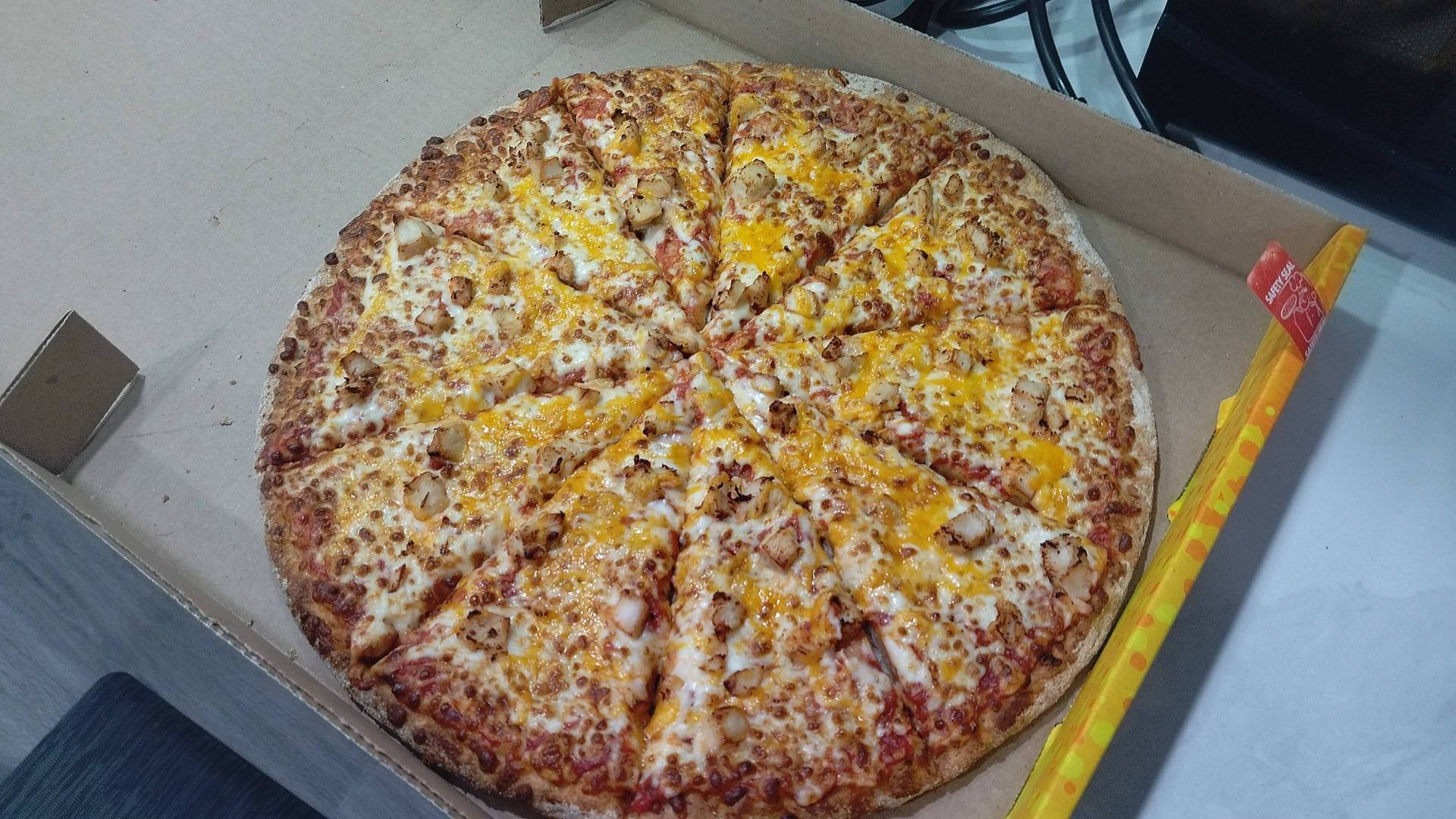 Large Pizza (14" - 10 Slices)