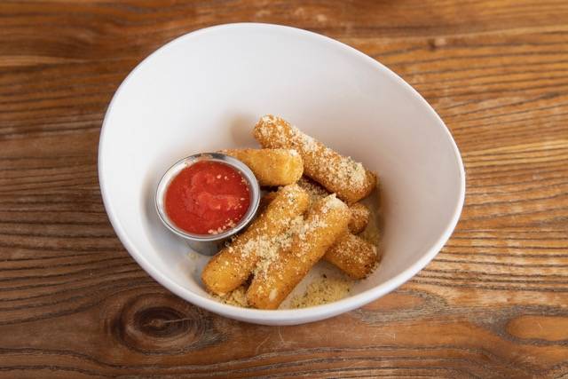 Fried Mozzarella Sticks (7)