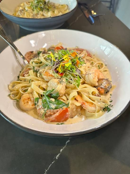Shrimp and Scallop Florentine Fettuccine