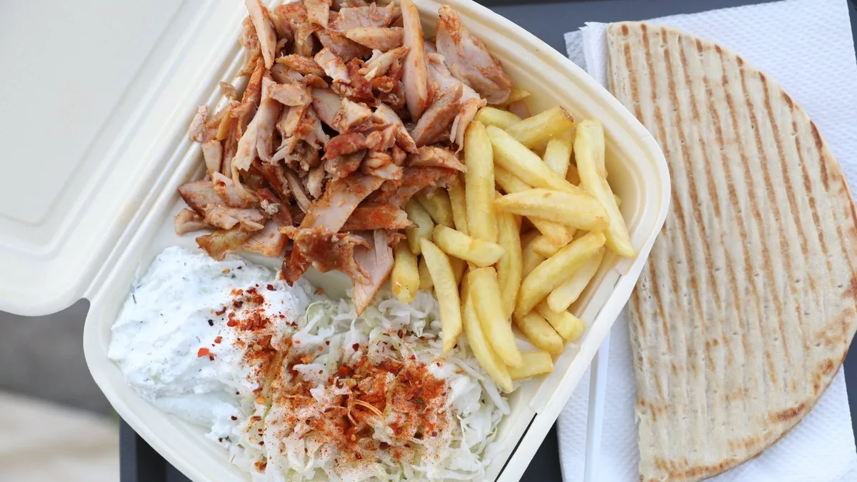 Porcija gyros pileći