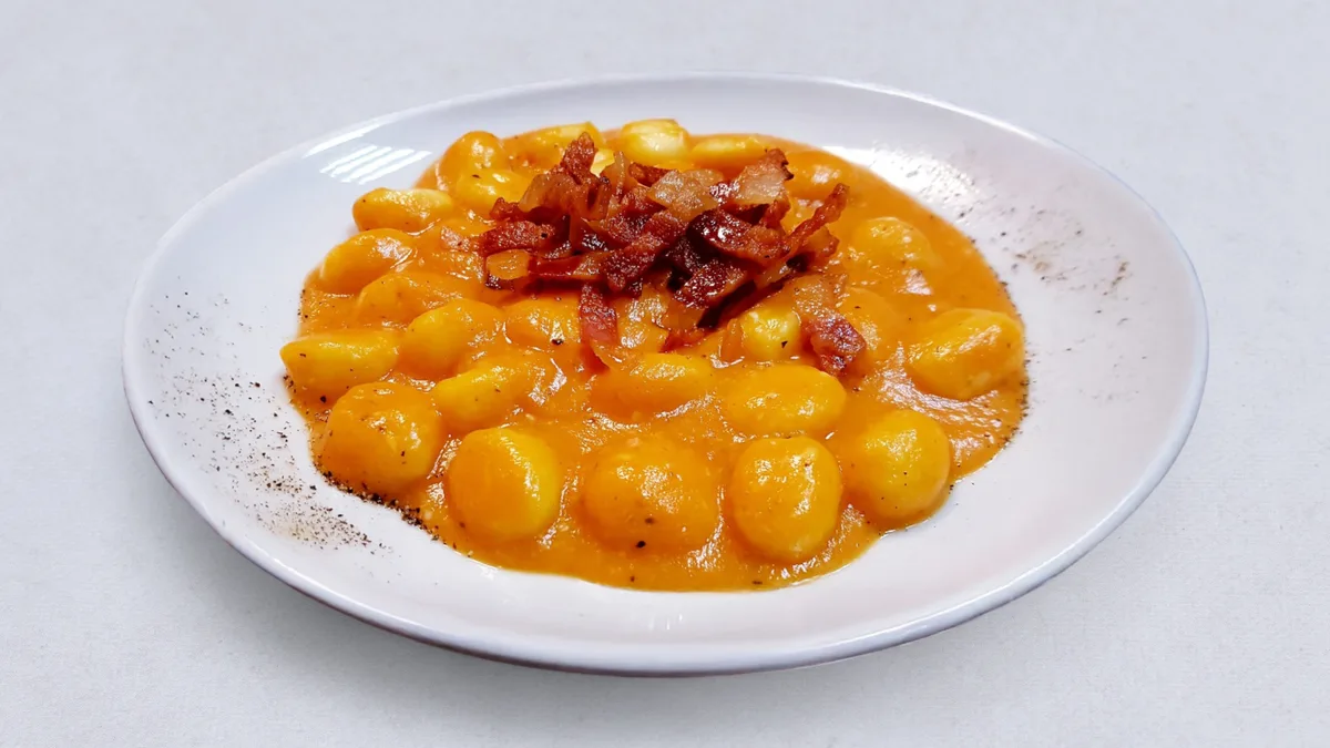 Gnocchi in crema di zucca e guanciale..