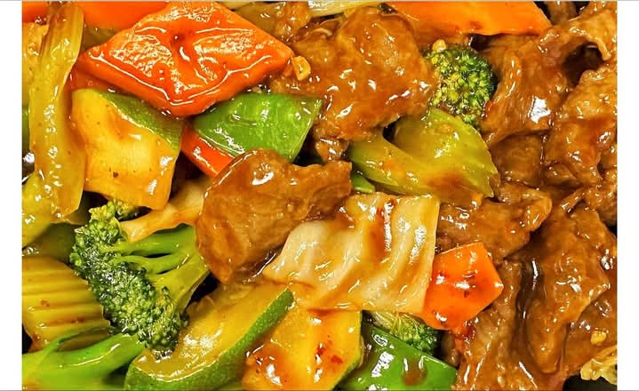 C11.Beef w.Garlic Sauce(M)-C11.鱼香牛(中份)