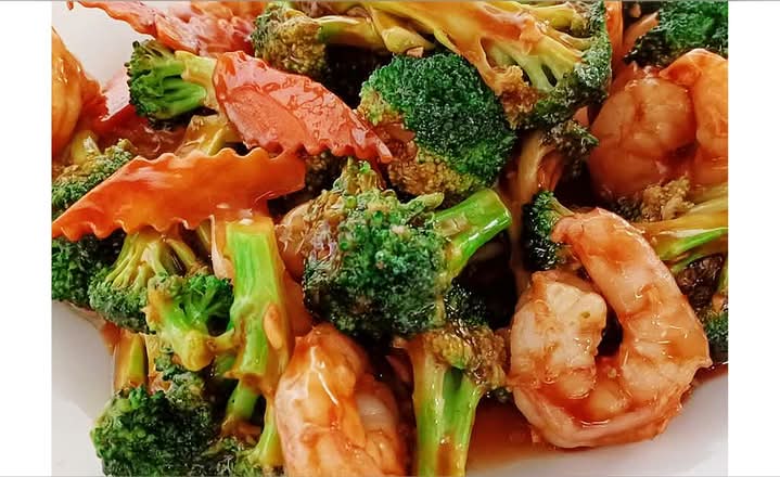 C15.Chicken w.Kung Pao(M)-C16.宫保鸡(中份)