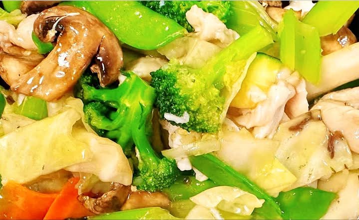 C4.Moo Goo Gai Pan(M)-C4.蘑菇鸡片(中份)
