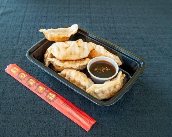 Fried Dumplings (8 pcs)