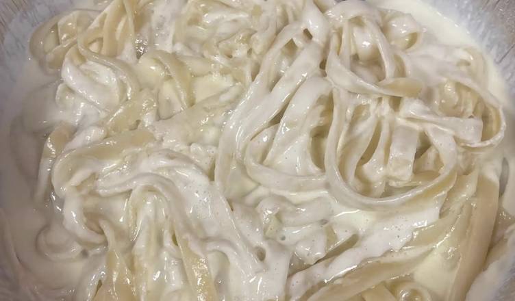 Fettuccine Alfredo (Kids Menu)